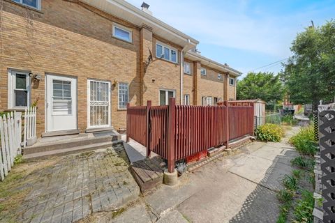 Tiny photo for 4925 Carol Street #D, Skokie, IL 60077 (MLS # 12712727)