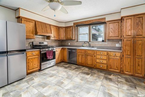 Tiny photo for 306 S MADISON Street, Marion, IL 62959 (MLS # EB460247)