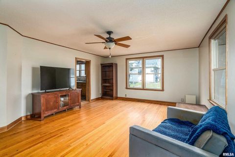 Tiny photo for 306 S MADISON Street, Marion, IL 62959 (MLS # EB460247)