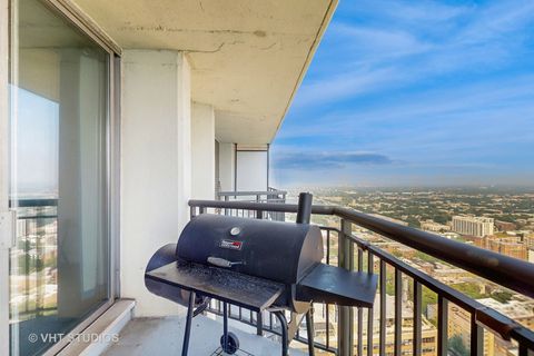 Tiny photo for 6007 N Sheridan Road #39F, Chicago, IL 60660 (MLS # 12435765)