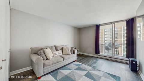 Tiny photo for 6007 N Sheridan Road #39F, Chicago, IL 60660 (MLS # 12435765)