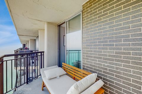 Tiny photo for 6007 N Sheridan Road #39F, Chicago, IL 60660 (MLS # 12435765)
