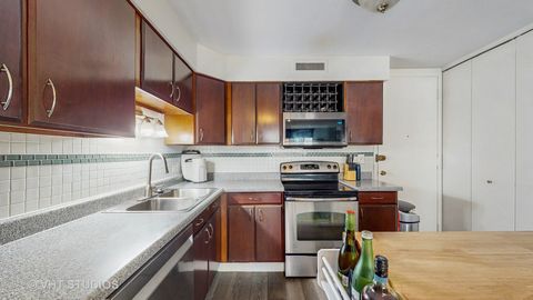 Tiny photo for 6007 N Sheridan Road #39F, Chicago, IL 60660 (MLS # 12435765)