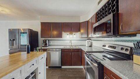 Tiny photo for 6007 N Sheridan Road #39F, Chicago, IL 60660 (MLS # 12435765)