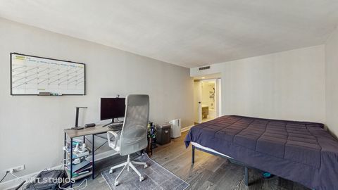 Tiny photo for 6007 N Sheridan Road #39F, Chicago, IL 60660 (MLS # 12435765)
