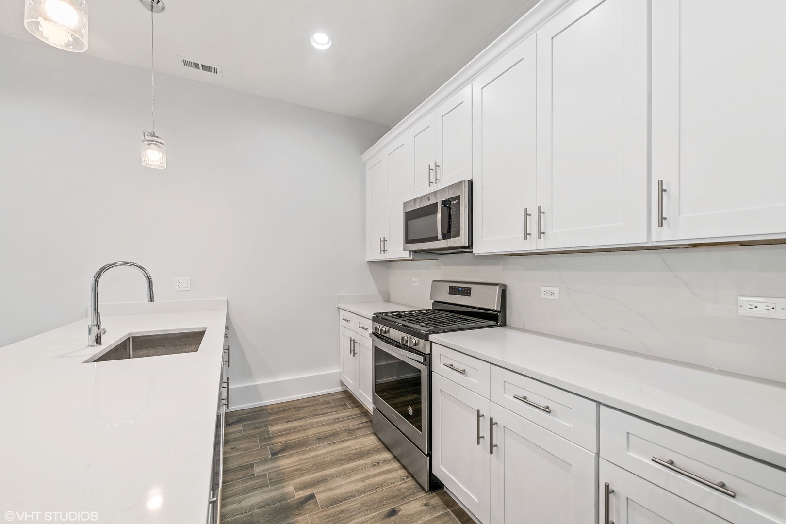 2801 W Warren Boulevard 1