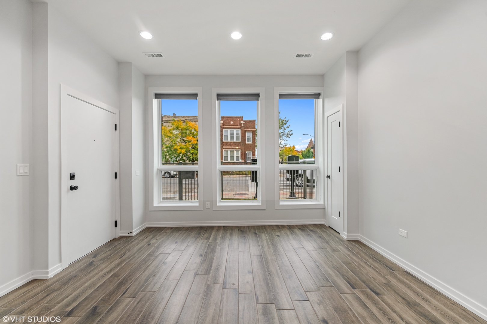 2801 W Warren Boulevard 1