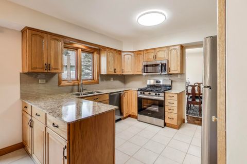 Tiny photo for 206 W Hintz Road, Arlington Heights, IL 60004 (MLS # 12417712)
