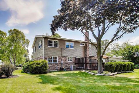 Tiny photo for 206 W Hintz Road, Arlington Heights, IL 60004 (MLS # 12417712)