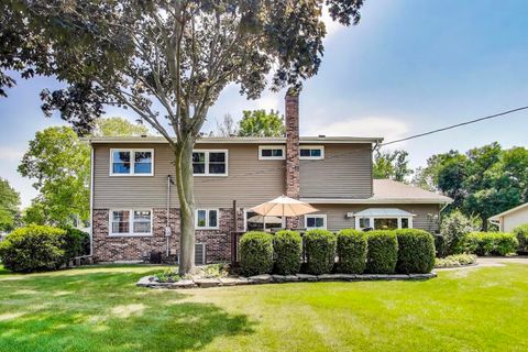 Tiny photo for 206 W Hintz Road, Arlington Heights, IL 60004 (MLS # 12417712)