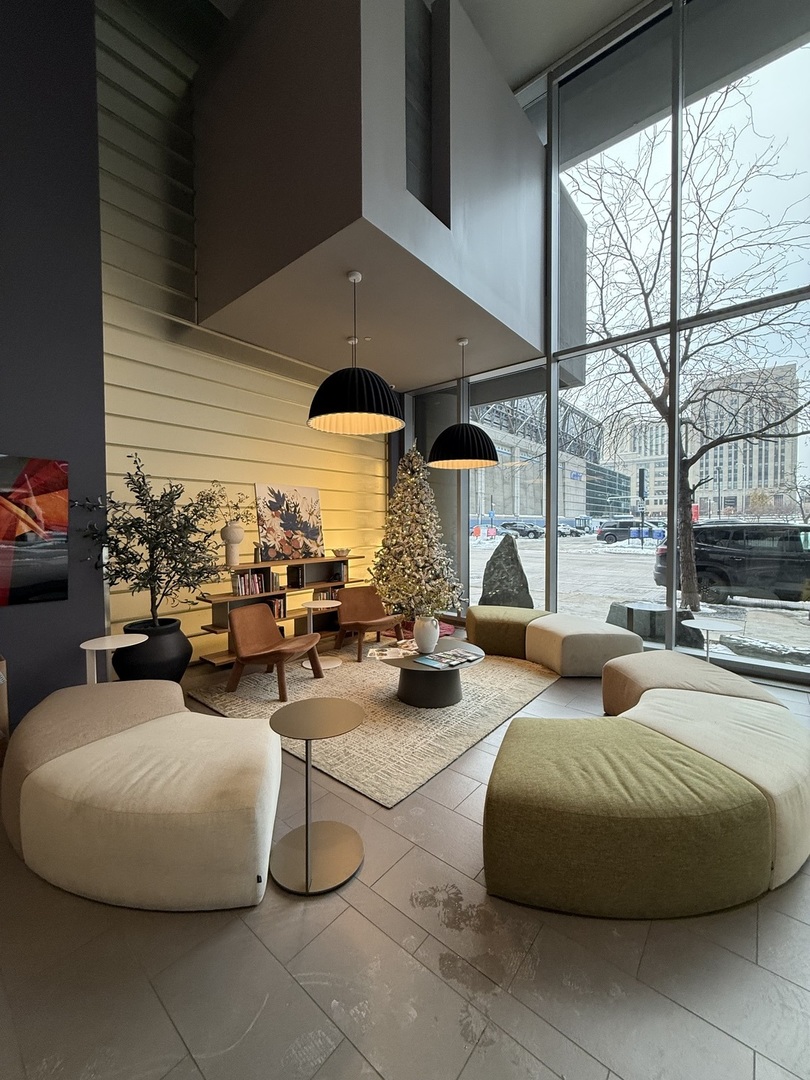 235 W Van Buren Street 1519