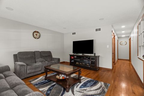 Tiny photo for 7916 W 113th Place, Palos Hills, IL 60465 (MLS # 12496611)