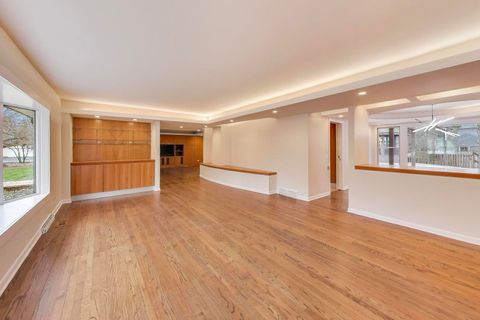 Tiny photo for 28 Muirwood Drive, Glen Ellyn, IL 60137 (MLS # 12542795)