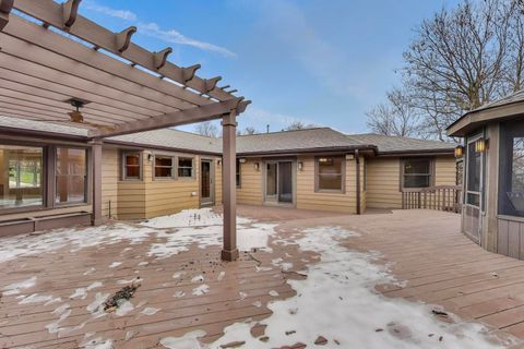 Tiny photo for 28 Muirwood Drive, Glen Ellyn, IL 60137 (MLS # 12542795)