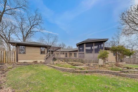 Tiny photo for 28 Muirwood Drive, Glen Ellyn, IL 60137 (MLS # 12542795)