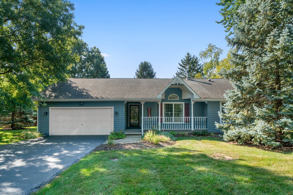 Photo for 644 Karen Drive, Lake Holiday, IL 60552 (MLS # 12473304)