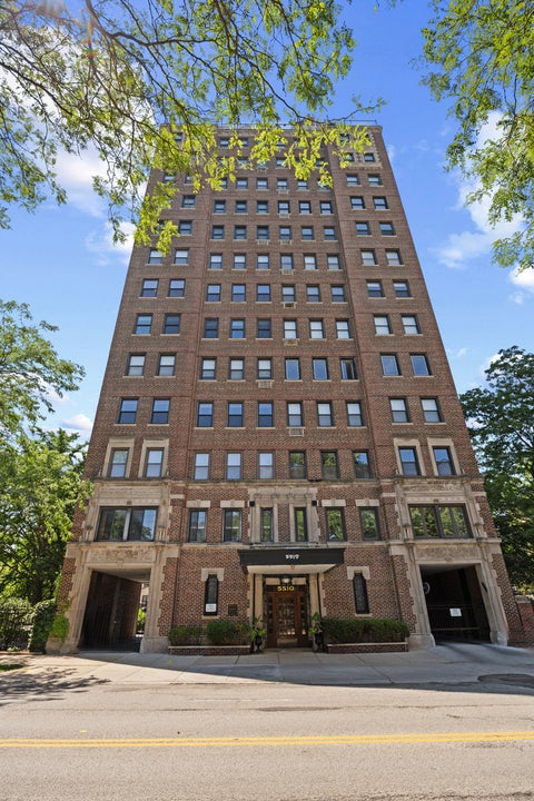 Photo of 5510 N Sheridan Road #2A, Chicago, IL 60640 (MLS # 12766261)