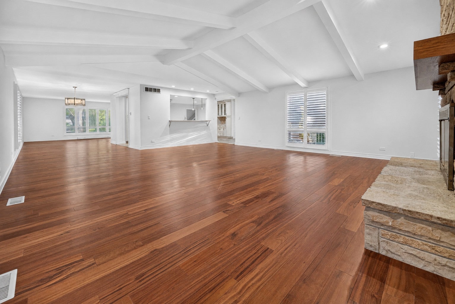 800 RIDGEMOOR Drive W