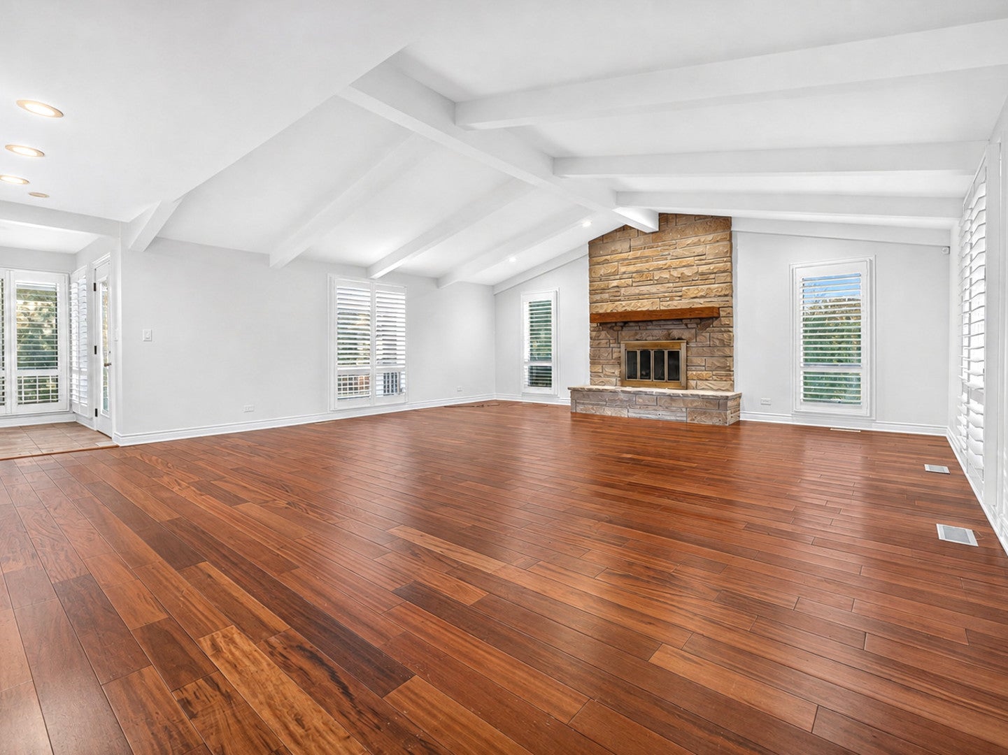 800 RIDGEMOOR Drive W