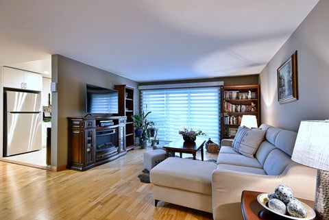 Tiny photo for 2 N Dee Road #203, Park Ridge, IL 60068 (MLS # 12774806)