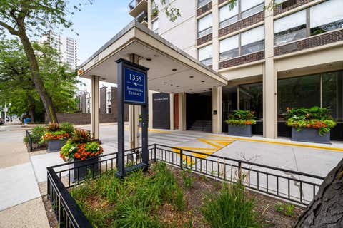 Photo of 1355 N Sandburg Terrace #1809, Chicago, IL 60610 (MLS # 12722715)