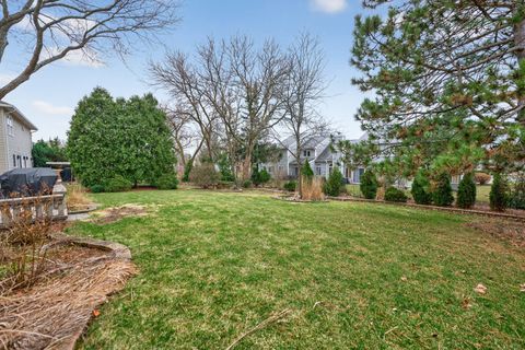 Tiny photo for 450 Hunter Drive, Carol Stream, IL 60188 (MLS # 12588937)