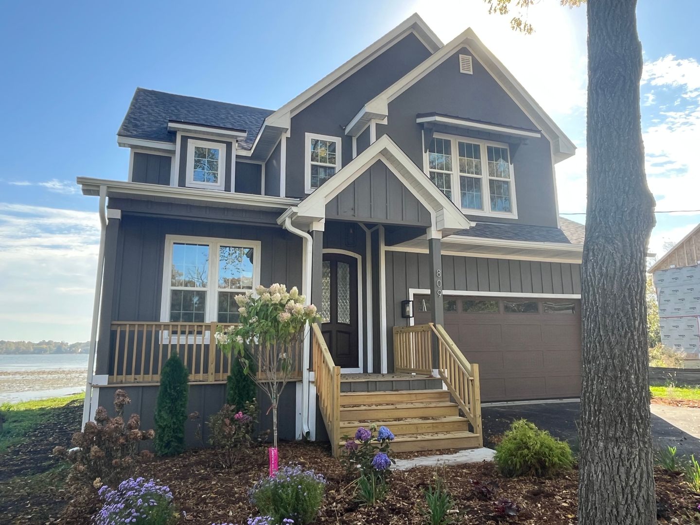809 Lakeview Drive