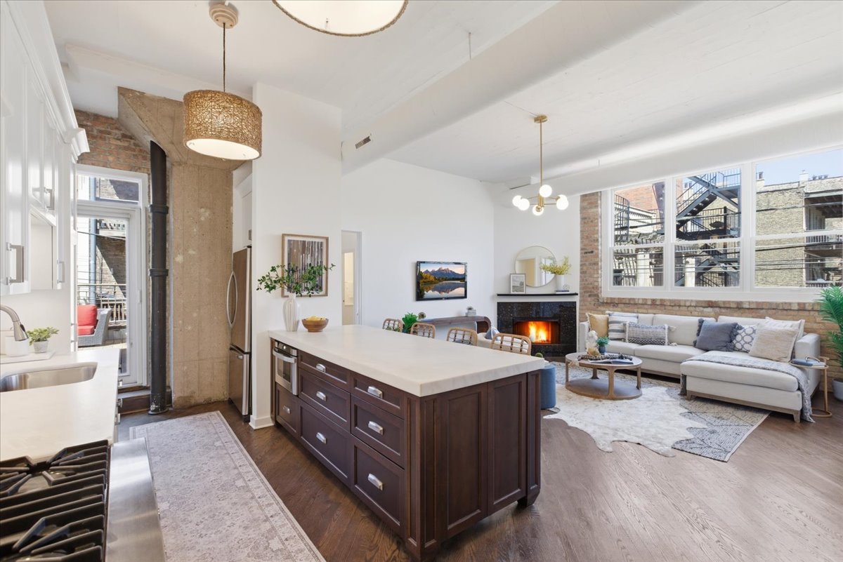 1158 W Armitage Avenue 206