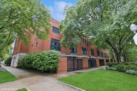 5844 N Hermitage Avenue A Chicago IL 60660