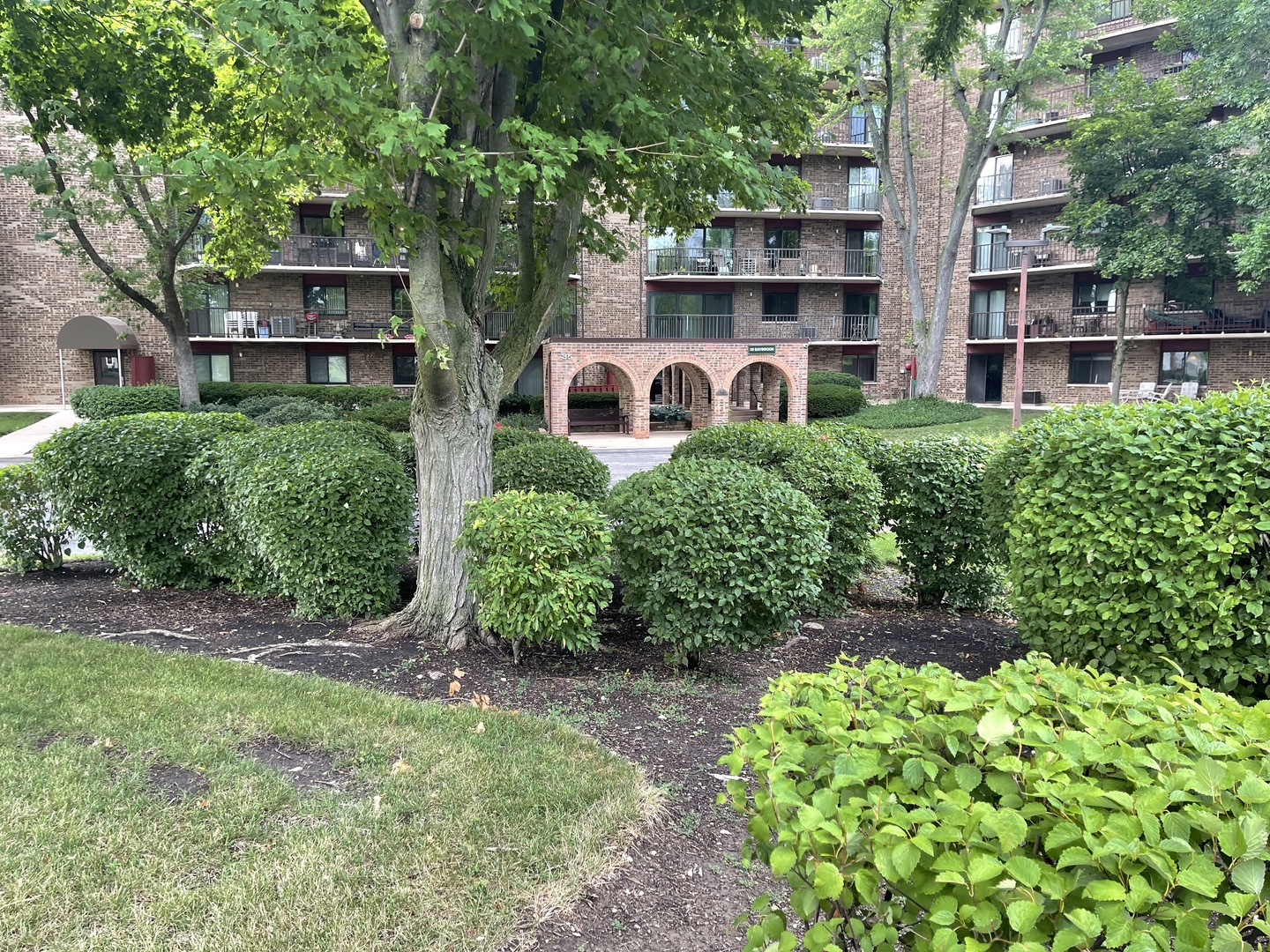 35 S Baybrook Drive 609