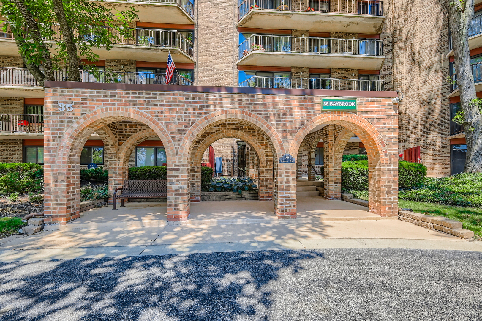 35 S Baybrook Drive 609