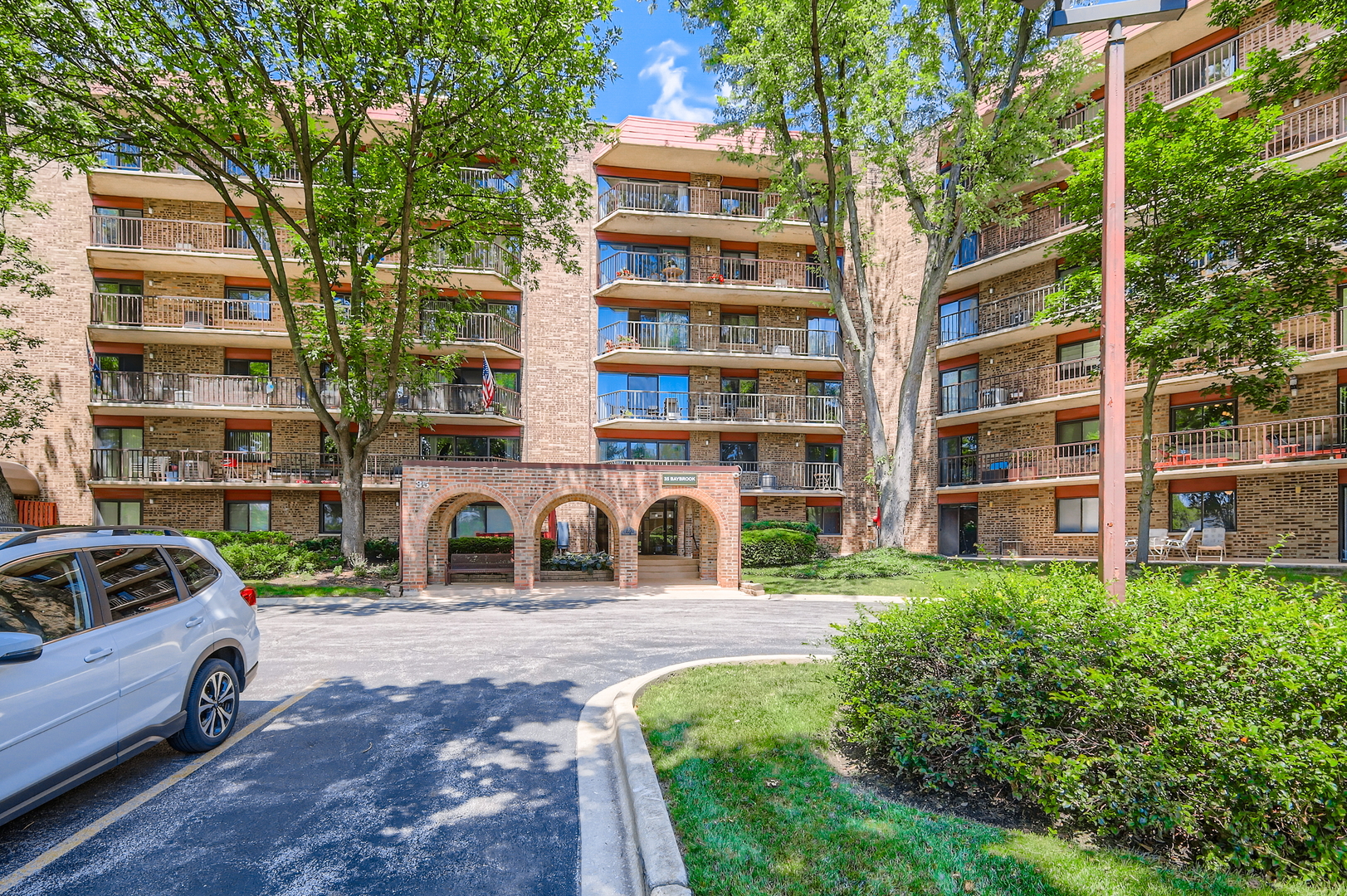 35 S Baybrook Drive 609