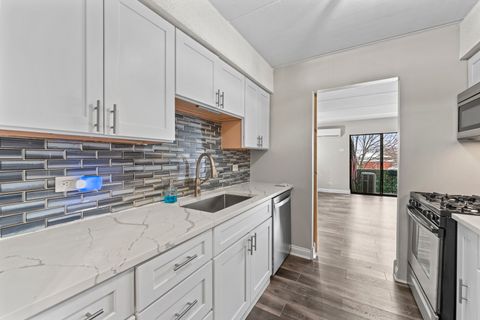 Tiny photo for 7117 W 93rd Street #306, Oak Lawn, IL 60453 (MLS # 12589507)