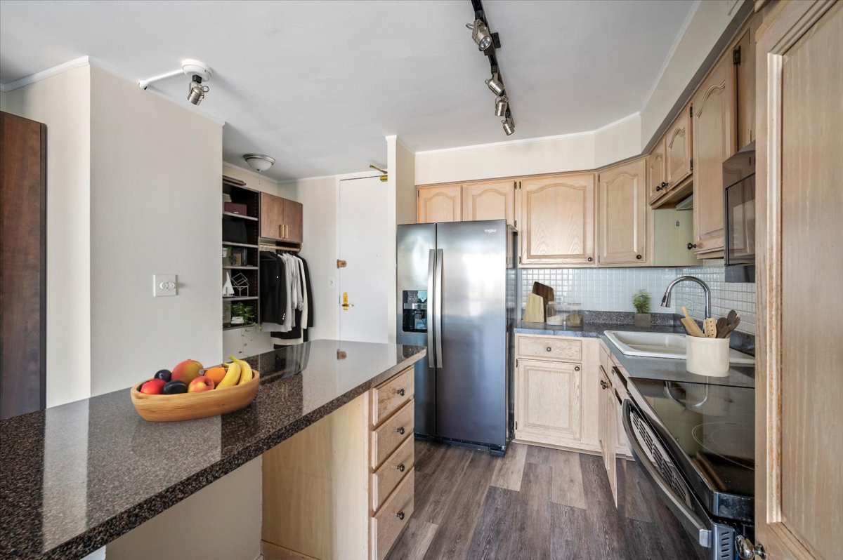 2020 N Lincoln Park West 30C