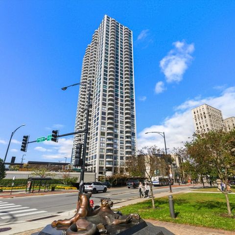2020 N Lincoln Park West 30C Chicago IL 60614