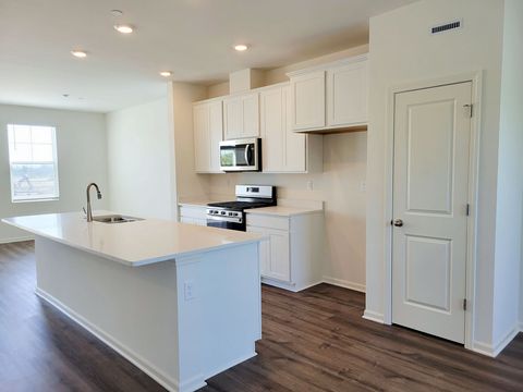 Tiny photo for 563 yosemite Way, Mundelein, IL 60060 (MLS # 12536625)