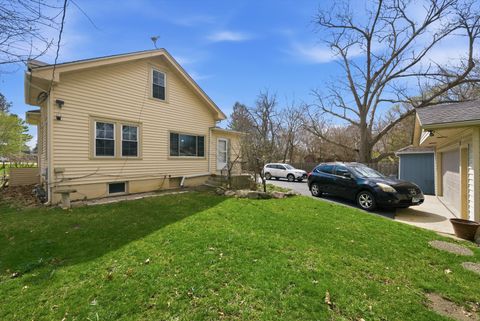 Tiny photo for 305 Circle Road, Fox River Grove, IL 60021 (MLS # 12613811)