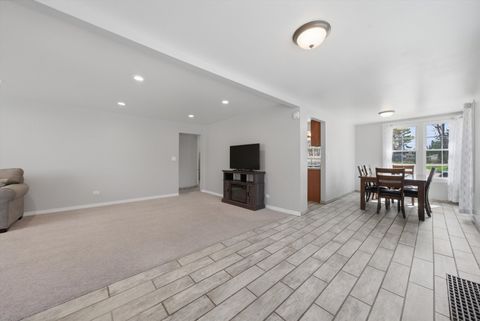 Tiny photo for 305 Circle Road, Fox River Grove, IL 60021 (MLS # 12613811)