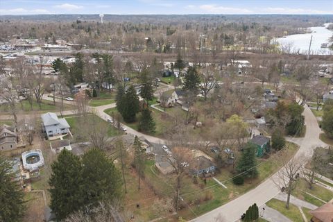 Tiny photo for 305 Circle Road, Fox River Grove, IL 60021 (MLS # 12613811)