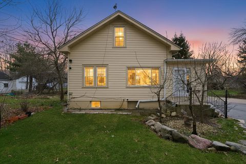 Tiny photo for 305 Circle Road, Fox River Grove, IL 60021 (MLS # 12613811)