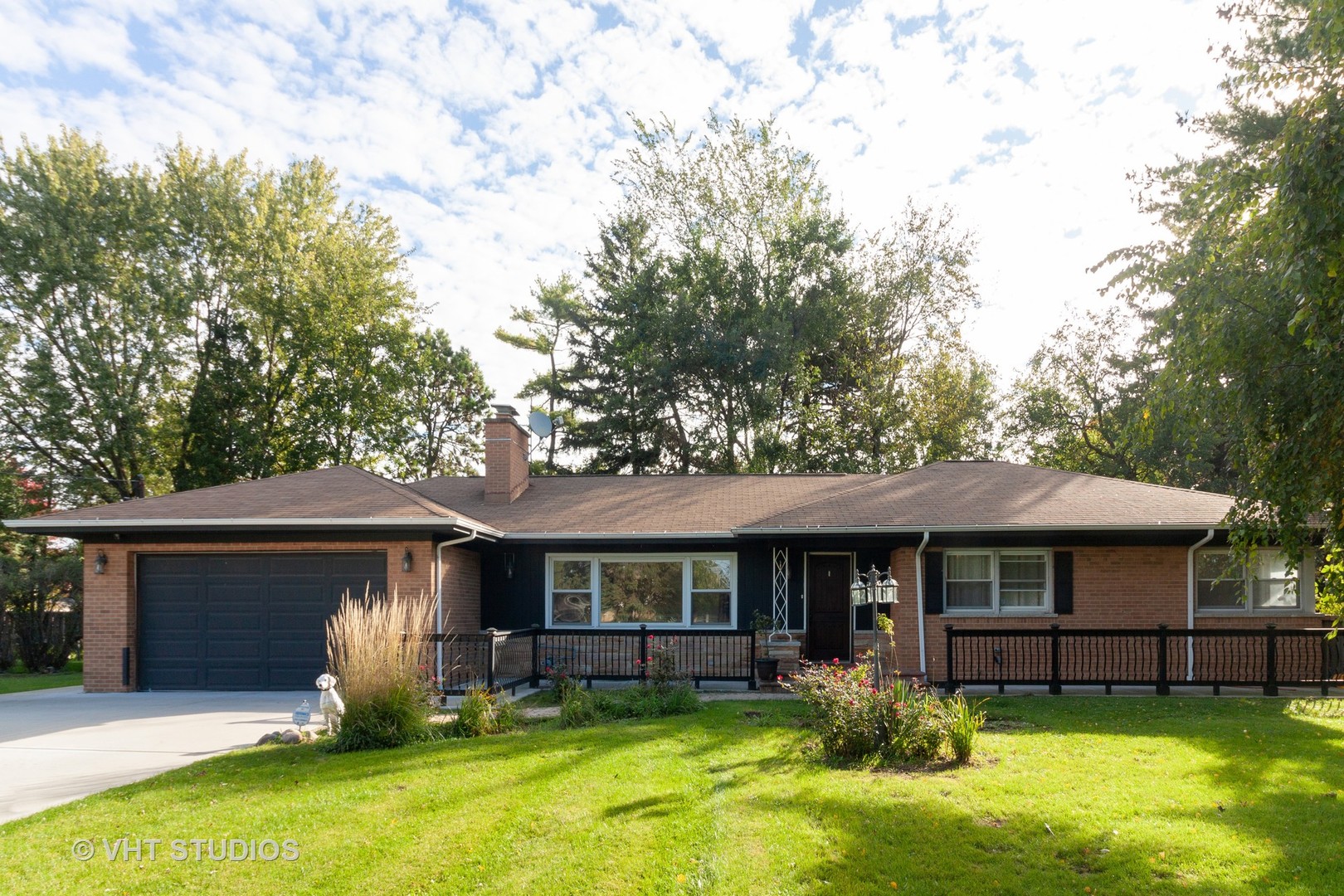 Photo 1 of 25 — 909 S EDGEWOOD Lane, Mount Prospect, IL 60056