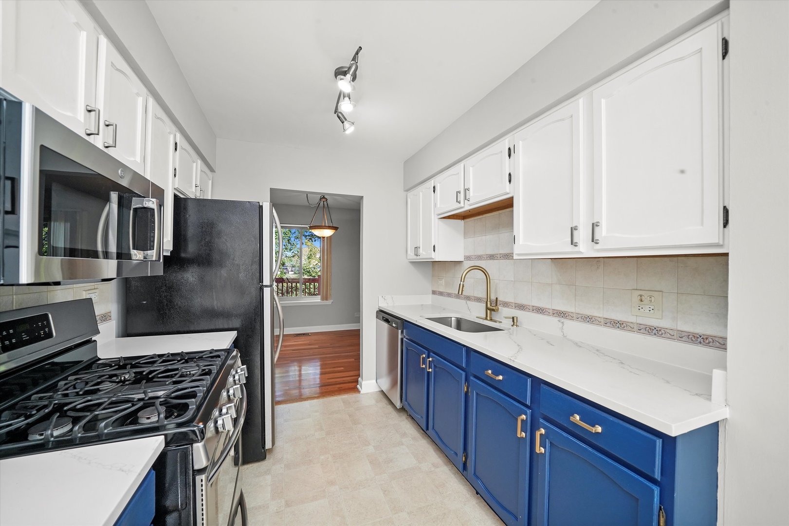 218 E Forest Knoll Drive