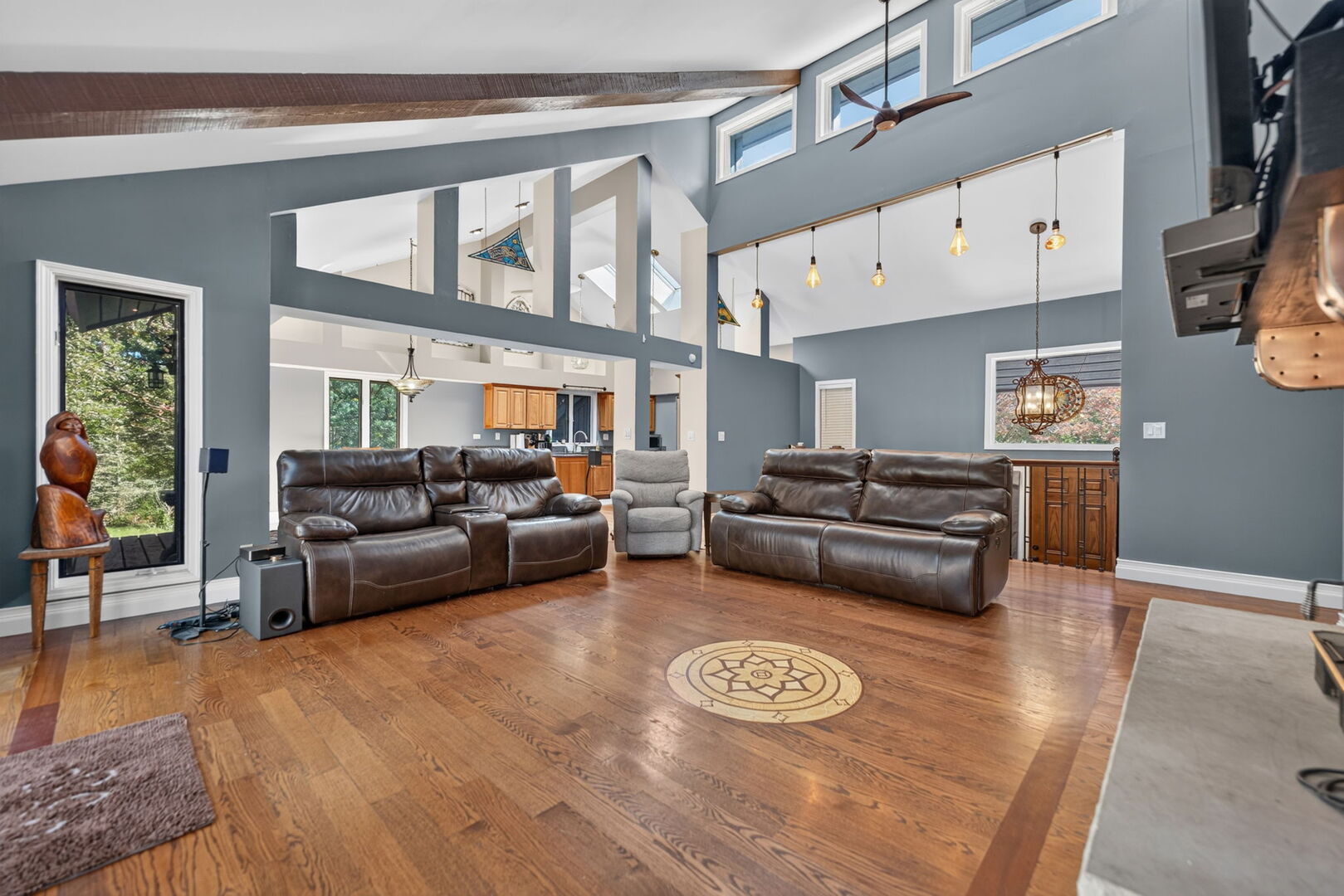 7707 N VALLEY HILL Road