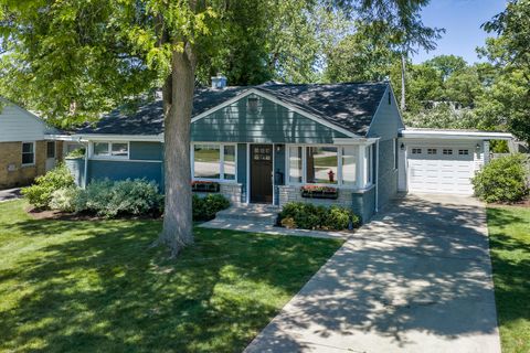 Tiny photo for 1938 Lincoln Avenue, Northbrook, IL 60062 (MLS # 12667569)