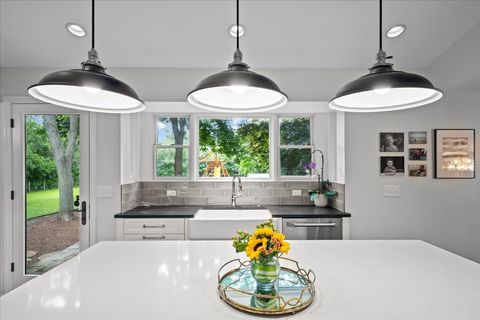 Tiny photo for 308 Signe Court, Lake Bluff, IL 60044 (MLS # 12420599)