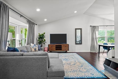 Tiny photo for 308 Signe Court, Lake Bluff, IL 60044 (MLS # 12420599)