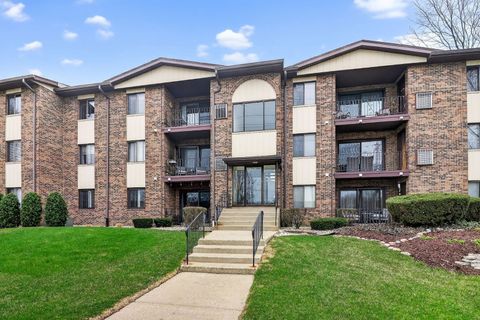 Tiny photo for 13911 Laramie Avenue #122, Crestwood, IL 60418 (MLS # 12585893)