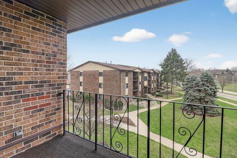 Tiny photo for 13911 Laramie Avenue #122, Crestwood, IL 60418 (MLS # 12585893)