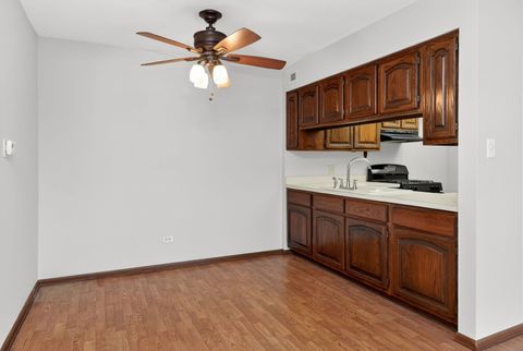 Tiny photo for 13911 Laramie Avenue #122, Crestwood, IL 60418 (MLS # 12585893)