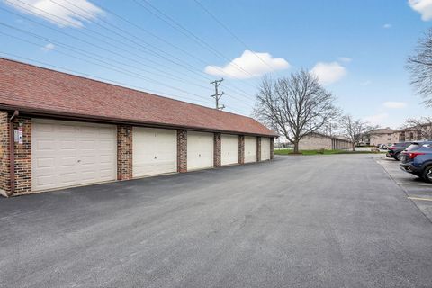 Tiny photo for 13911 Laramie Avenue #122, Crestwood, IL 60418 (MLS # 12585893)